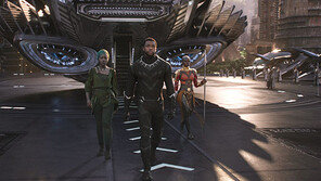 설 극장가 장악한 ‘블랙팬서’…5일 만에 300만 관객 돌파