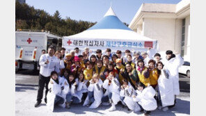 [연예뉴스 HOT3] ‘더유닛’ 남녀 우승팀 봉사활동