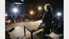 [동아포토]공개 사과하는 이윤택