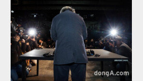 [동아포토]고개 숙여 사죄하는 이윤택