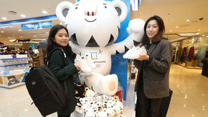 [Biz in 평창] 평창 마스코트 ‘수호랑’ 히트다 히트!