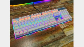 [리뷰] 화려함은 기본, 마닉 K735 게이밍 키보드