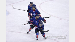 단일팀 이끈 머리 감독 “남북 선수들, 자랑스러워 눈물 나” 