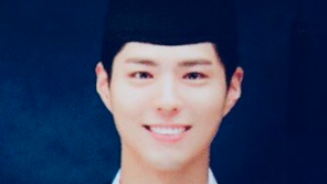 “졸업도, 영화처럼”…박보검, ‘학사모’ 졸업사진 화제