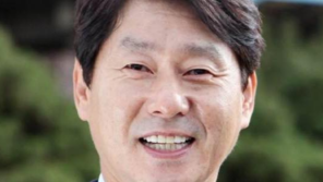 심기준 비서관 ‘성추행 혐의’…野 “국격 실추” “더듬어 민주당”