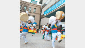 흥겨운 날뫼북춤 “얼쑤∼”