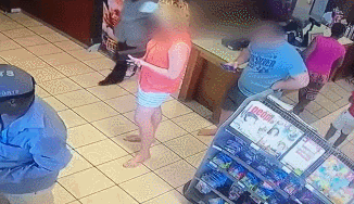 [영상]女 치마 속 찍던 男, 범행 들키자 딴전…하지만 CCTV에 딱!