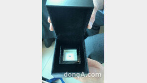 스위스에서 한국으로… ‘메모리얼 다이아몬드’ 전달의 순간