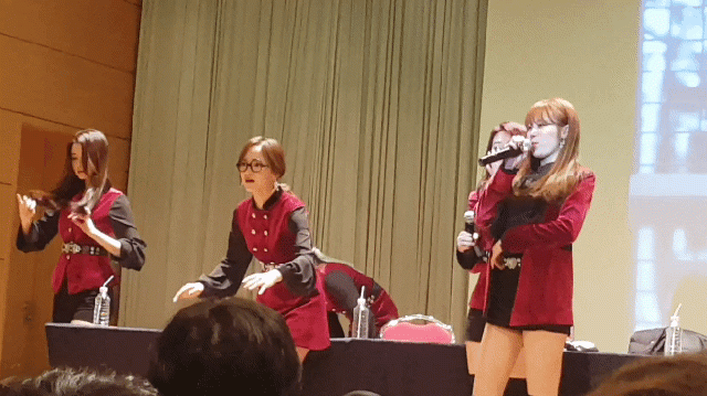 [영상]‘여자 컬링’ 김은정 따라하는 김세정…大폭소