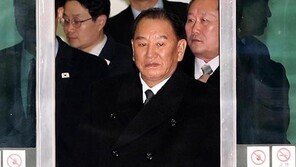 방남 김영철, 천안함 질문에 굳은표정 ‘묵묵부답’