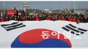 김영철 방남 저지 실패 한국당 “그들만 아는 샛문 열어줘” 洪 “개구멍으로 들어왔다”