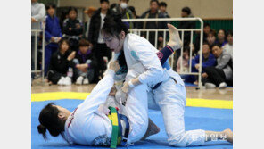 [청계천 옆 사진관]‘남성을 이길 수 있는 무술’ 최초의 여성 주짓수 대회