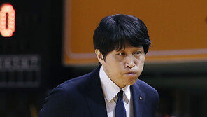 슬픔 안고 뛴 우리은행…미뤄진 우승 축포