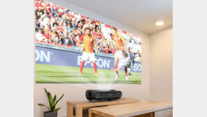 [리뷰] TV 자리에 두고 쓰는 프로젝터, 엡손 EH-LS100