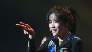 [동아포토]우주소녀 엑시, 상큼발랄 리더