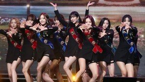 [화보]우주소녀, 13명의 마법사 '드림 유어 드림'