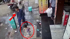 [영상]10초 만에 자연스럽게…2세 여아 납치 CCTV 영상 ‘경악’