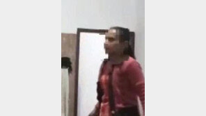 ‘두 얼굴’ 베이비시터, 부모 외출한 뒤 ‘학대범’으로 돌변 