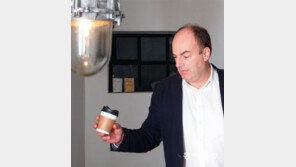 찰스 스펜스 “먹는 양 줄이려면 빨간 그릇 써보세요”