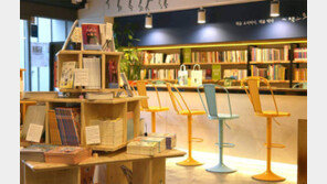 “우리 독자만 모십니다” 팔걷은 출판사들