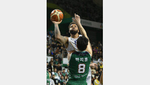 에밋 살아난 KCC가 두경민 복귀한 DB보다 강했다