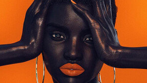 온라인서 ‘핫’한 여자 모델, 정체 알고나면 기절할 걸?