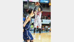 KCC 잡은 오리온, 미궁 속에 빠진 정규리그 우승 경쟁