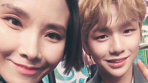 [#해시태그 컷] 신봉선, 강다니엘 보며 ‘해피뿜뿜’