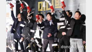 [동아포토]‘머니백’ 화기애애한 추격전