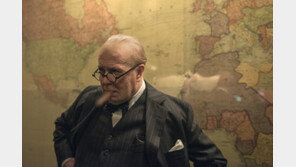 게리 올드만, 생애 첫 아카데미 남우주연상 수상 “기다릴만한 가치 있었다”