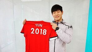 맨유 팬 윤성빈, 성공한 ‘덕후’… ‘YUN’ 새겨진 유니폼 선물 받아