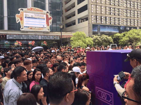 2400원 넣으면 4만 원 돌려주는 이벤트, 경찰 도착 후 종료!