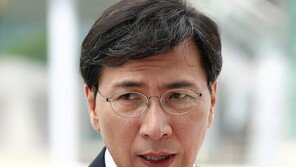 안희정 현직 비서 “지난 8개월간 네 차례 성폭행 당해…수시로 성추행”
