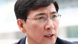 ‘안희정 수행비서 성폭행’ 폭로에 與 발칵…긴급 최고위원회의 소집