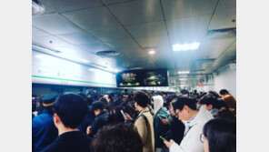 서울지하철 2호선, 서초역서 출입문 고장…이틀 연속 고장에 시민들 ‘분노’