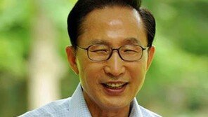 [속보] 검찰, 이명박 전 대통령 14일 소환 통보