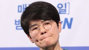 [동아포토]노희경, 작가의 고뇌 ‘라이브’