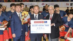 [바스켓볼 피플] ‘멘토’ 유재학 감독, ‘멘티’ 이상범 감독