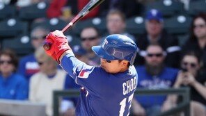 레그킥 익숙해졌나? 추신수 시범경기서 3안타 2타점 활약