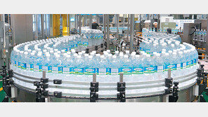 20돌 맞은 ‘제주 삼다수’, 에비앙과 어깨 겨룬다