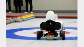 [퇴근길 과학] “영미! 한판 붙자” 세계 첫 AI 컬링 로봇…결과는?