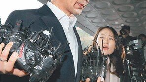 [단독]안희정 “내가 이렇게까지… ” 친구에 토로, 부인-아들과 열흘 칩거