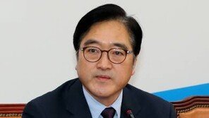 이명박 전 대통령 구속영장, 우원식 “대통령 되지 말았어야 할 사람”