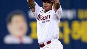 ‘원팀 세리머니’ 제안한 로저스와 흐뭇한 장정석