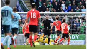 [사커 토픽] ‘가상의 스웨덴’ 북아일랜드전이 남긴 3가지 과제