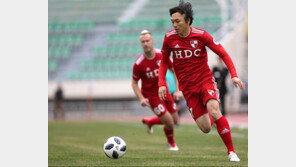 부산 맏형 김치우 “10년만의 숙소생활? 오히려 괜찮아요!”