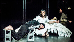 아일랜드판 ‘백조의 호수’… 주인공은 왕자 대신 36세 ‘백수’