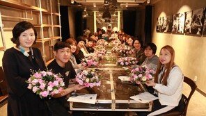 AK플라자 “꽃과 함께 지친 마음 힐링하세요”