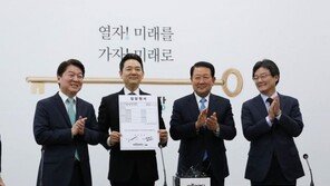 안철수 “장성민, DJ ‘수평적 정권교체’ 핵심 전략가…영입, 각별한 의미”