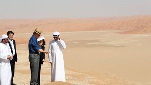 “사막 가고파” 文대통령 한마디에 UAE 왕세제 ‘사막 투어’ 선물